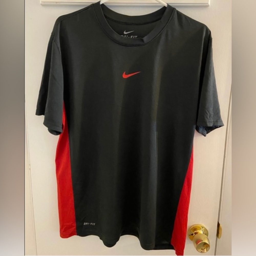 Nike Dri-Fit Shirt Sleeve T-Shirt
